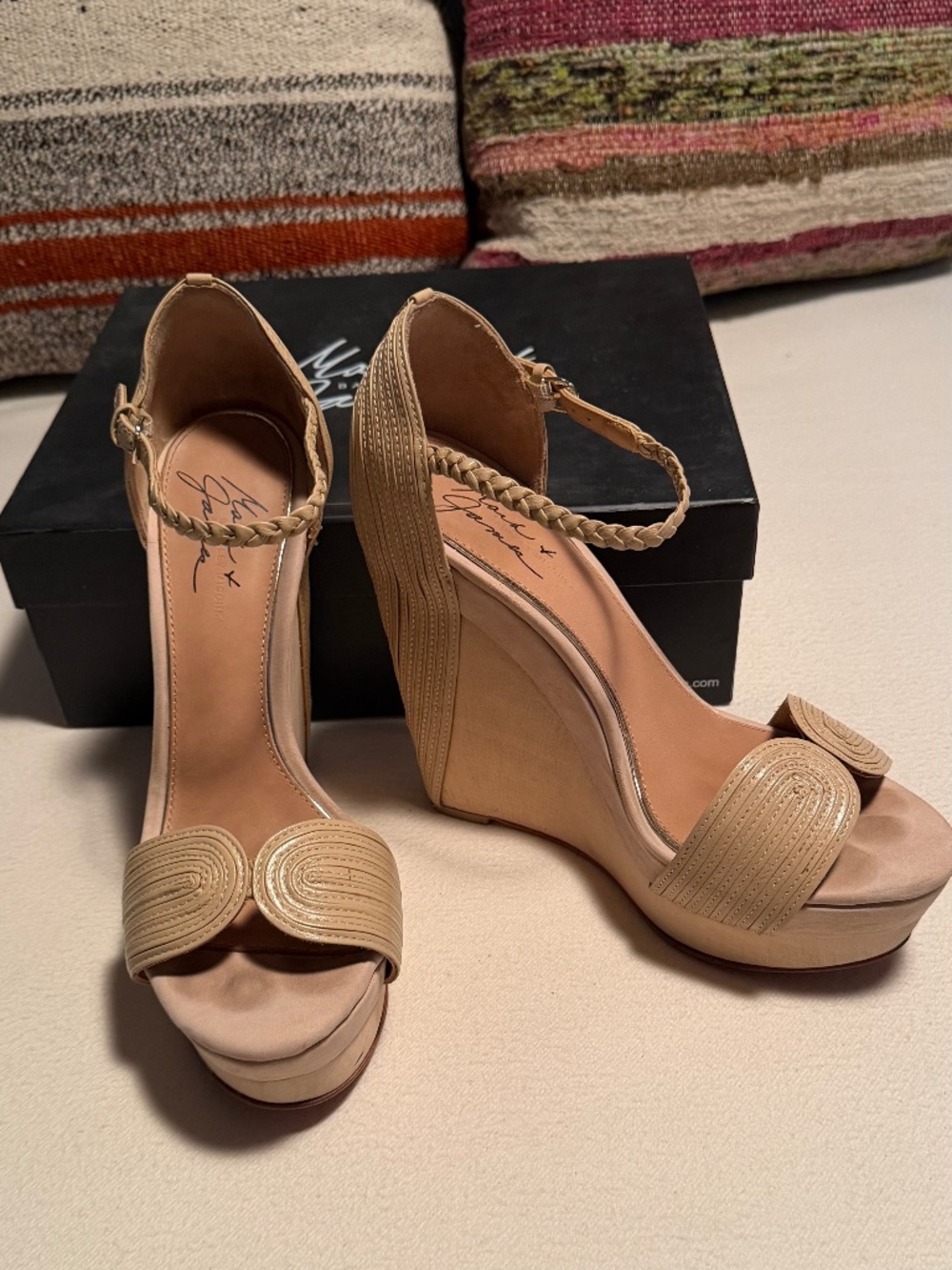 Badgley Mischka Mark & James Roana Tan Wooden Wedge Shoes 9.5